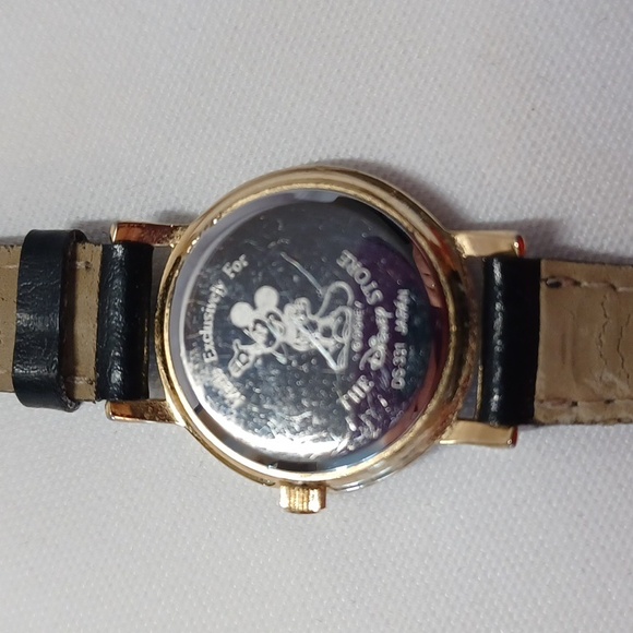 DISNEY EXCLUSIVE MICKEY MOUSE WATCH - Picture 2 of 3